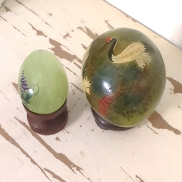 Vintage Jade Hand-Painted Decorative Eggs with Cranes And Wooden Stands - Picture 5 of 6